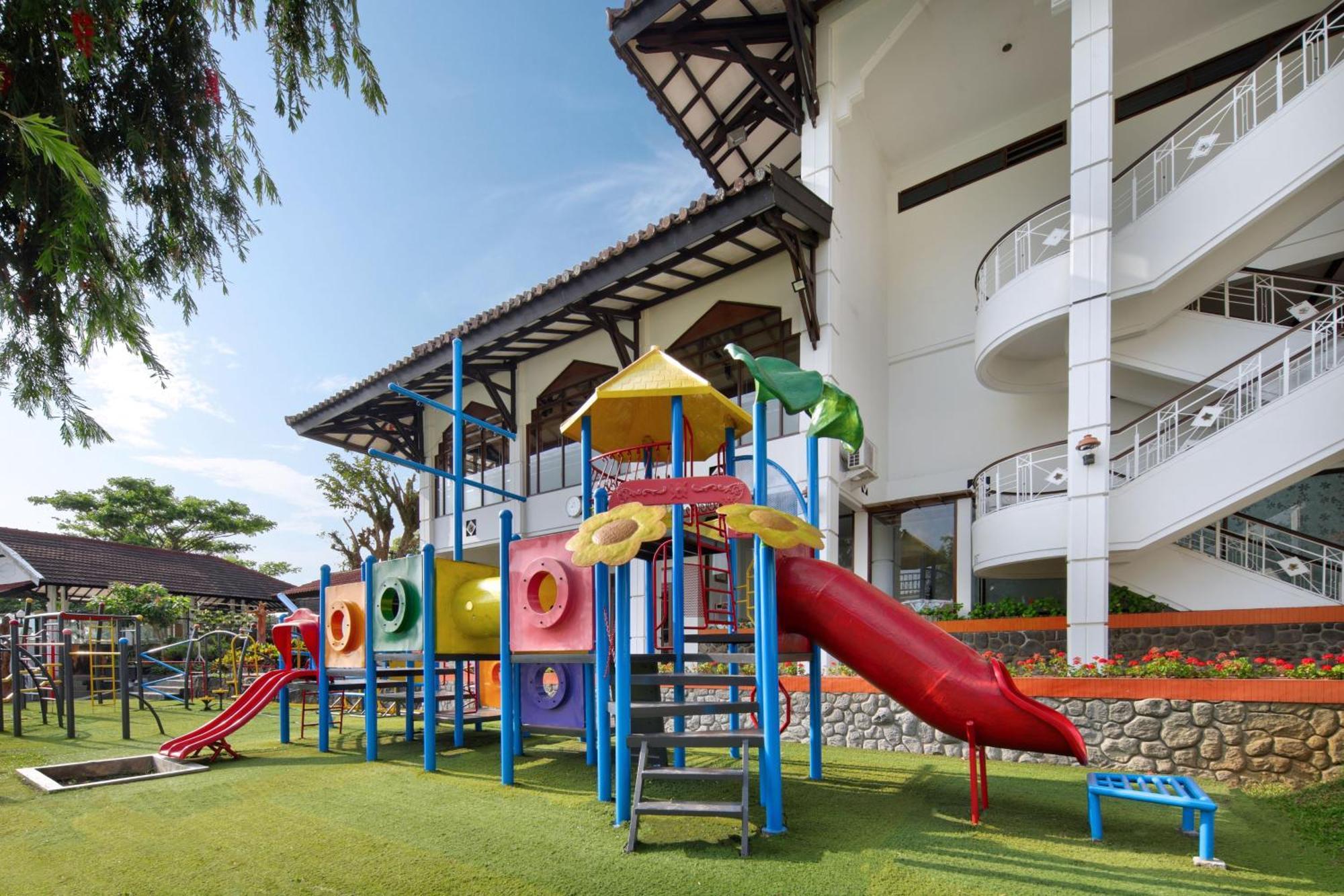 Royal Hotel And Villa Batu Batu  Exterior photo