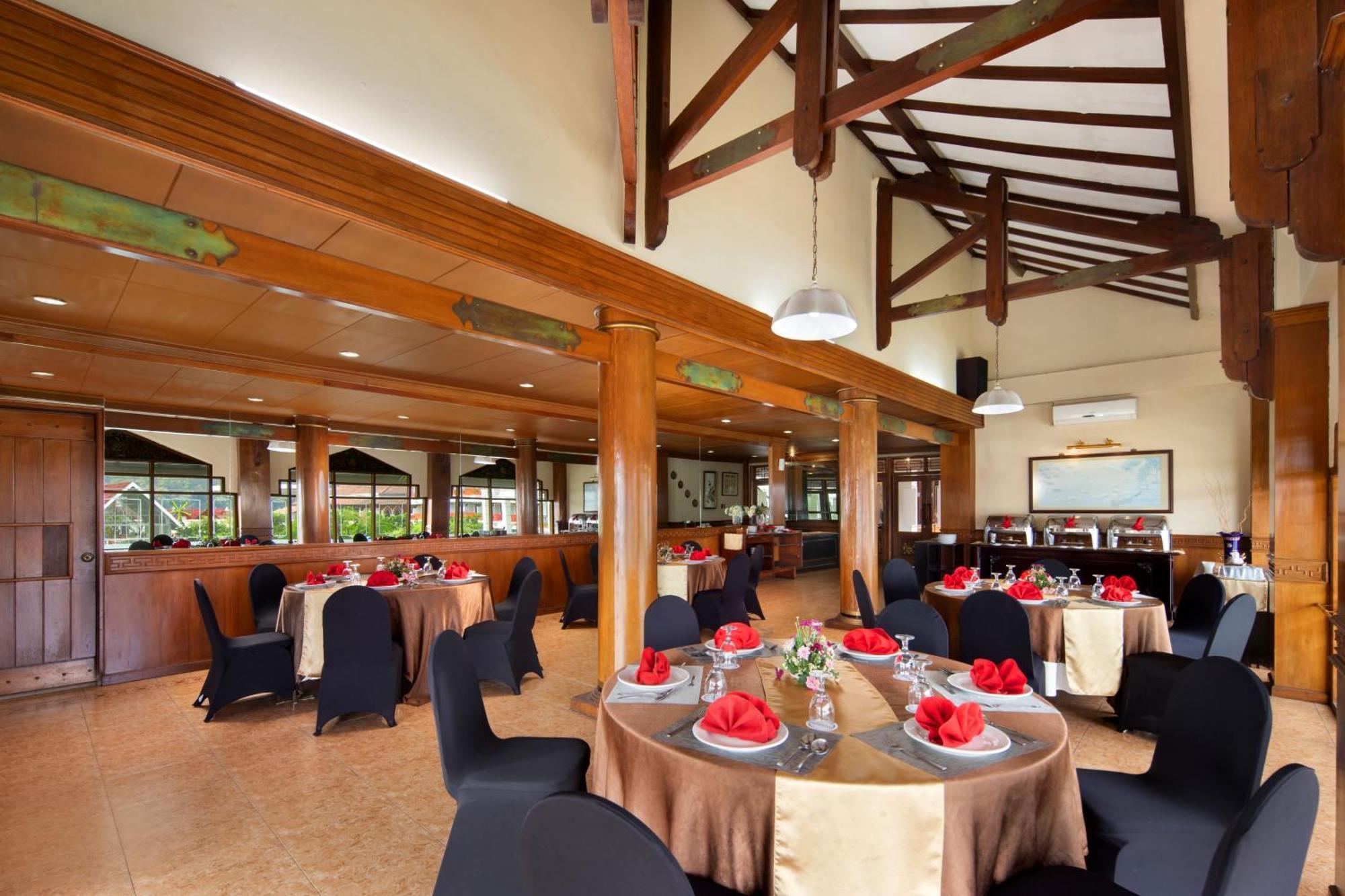 Royal Hotel And Villa Batu Batu  Exterior photo