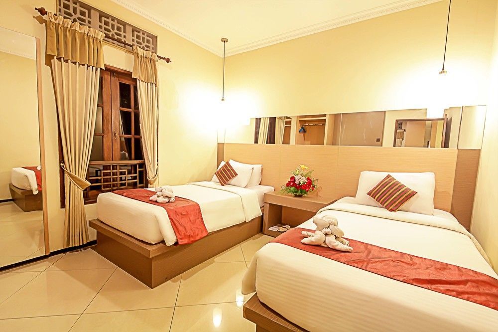 Royal Hotel And Villa Batu Batu  Exterior photo
